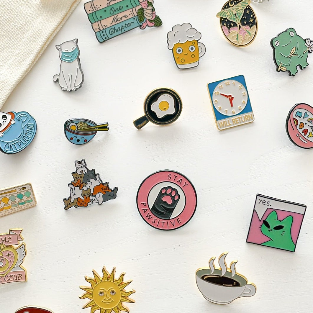 Pins metalicos y dijes